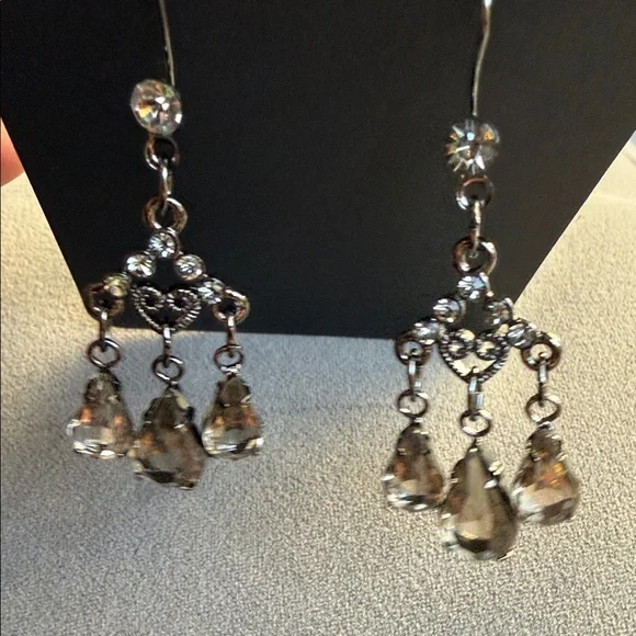 Elegant Silver and Black Chandelier Earrings - Picture 2 of 2